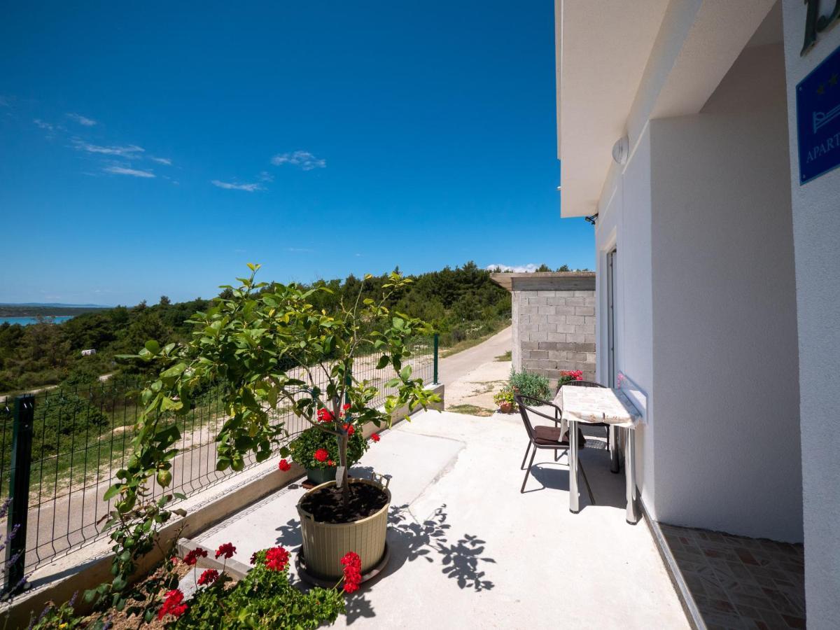 Apartments Tri Mora Ražanac Екстериор снимка