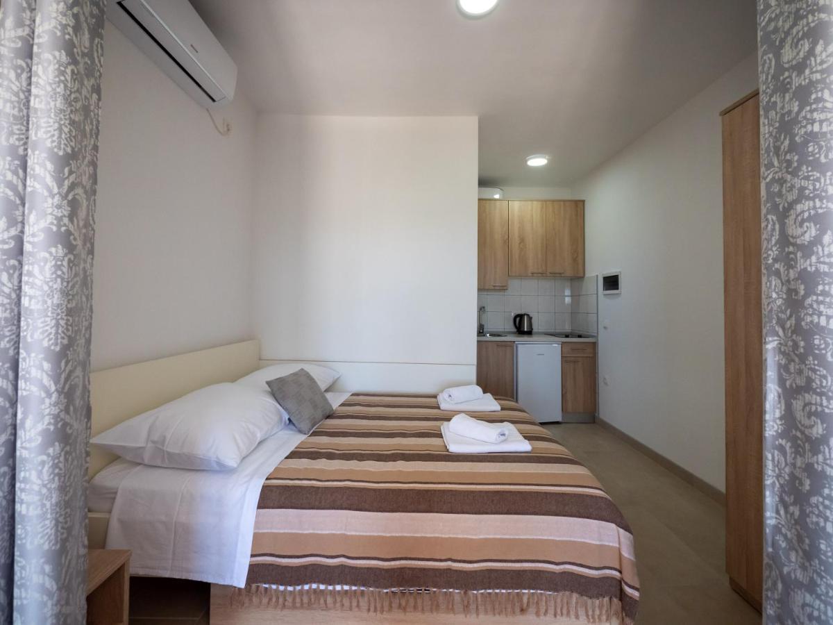 Apartments Tri Mora Ražanac Екстериор снимка