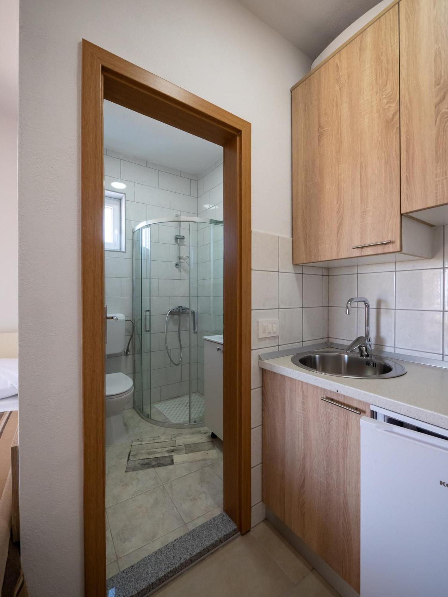 Apartments Tri Mora Ražanac Стая снимка