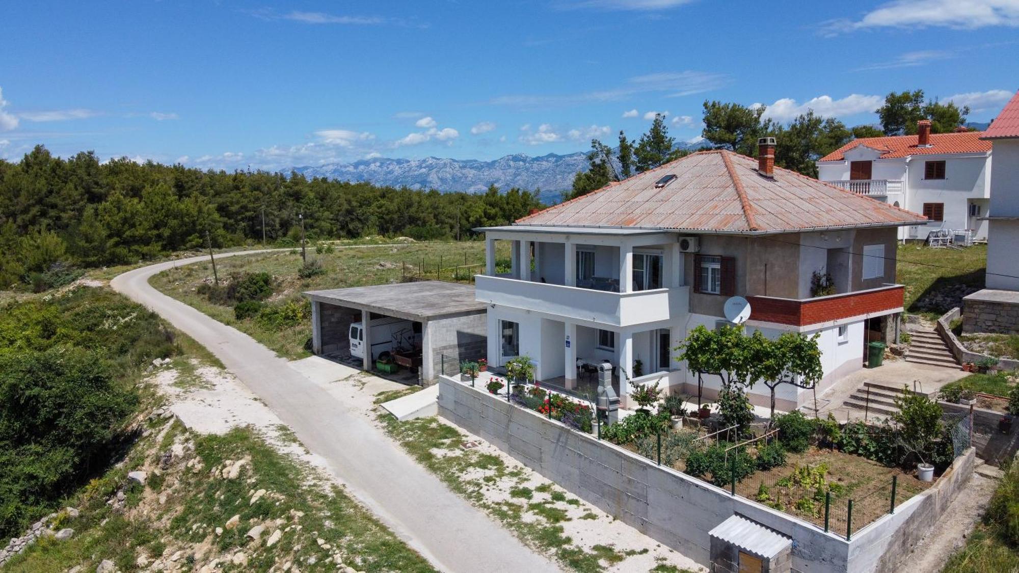 Apartments Tri Mora Ražanac Стая снимка