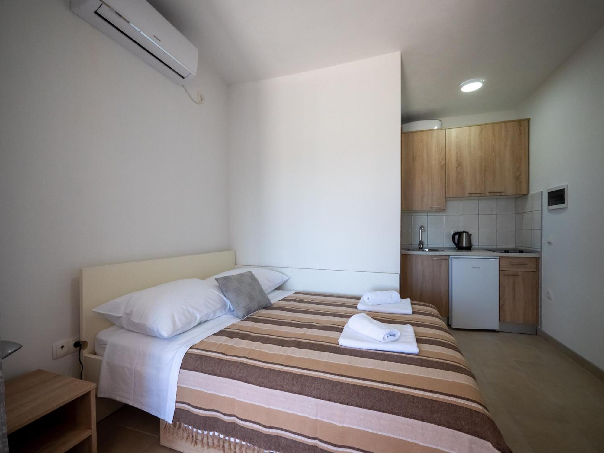 Apartments Tri Mora Ražanac Стая снимка