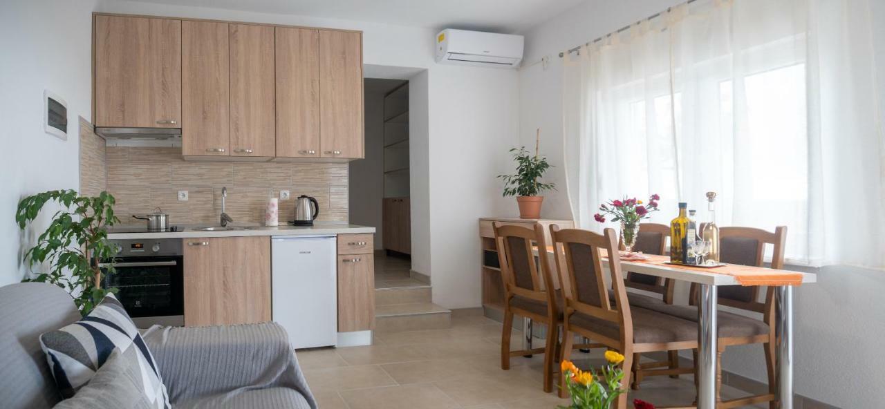 Apartments Tri Mora Ražanac Екстериор снимка