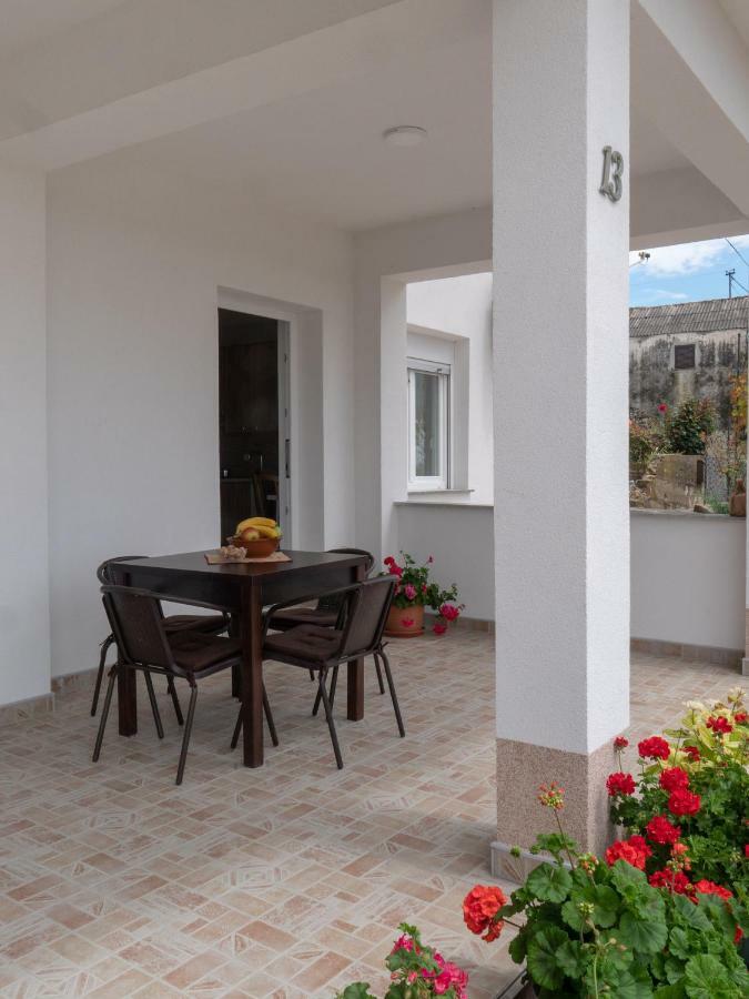 Apartments Tri Mora Ražanac Екстериор снимка
