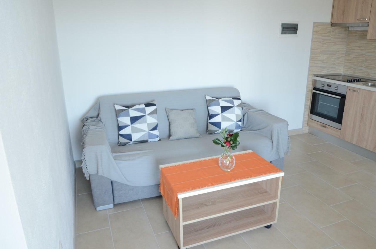 Apartments Tri Mora Ražanac Екстериор снимка