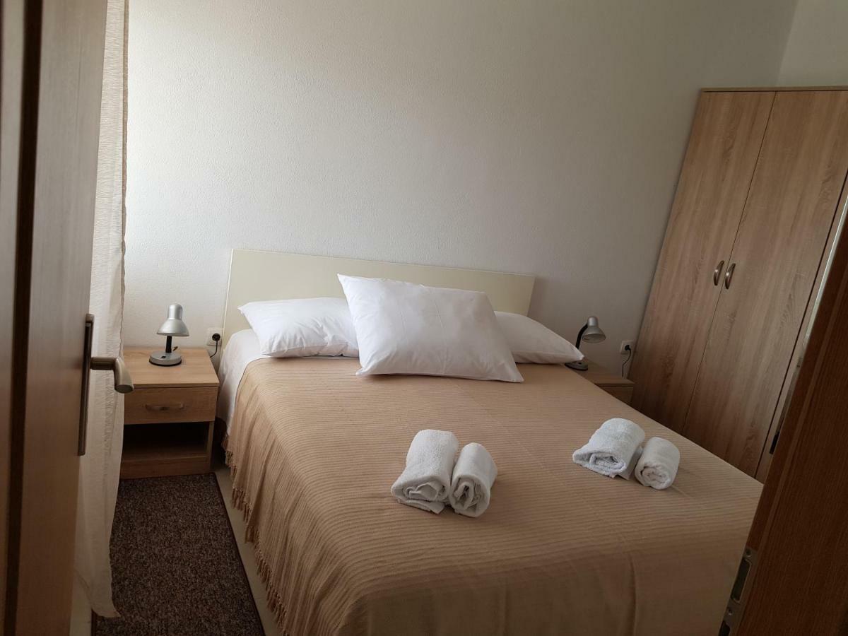 Apartments Tri Mora Ražanac Екстериор снимка