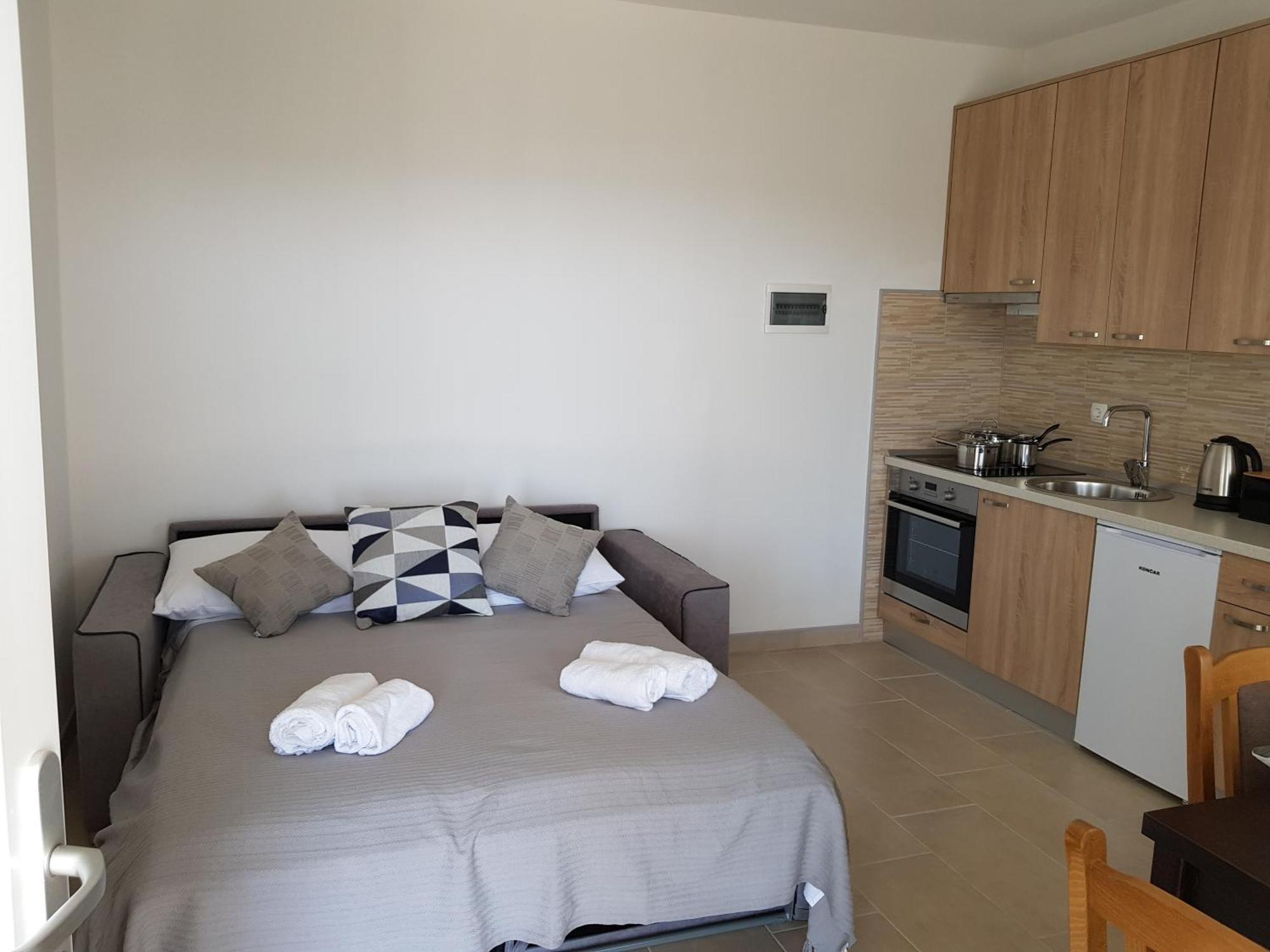 Apartments Tri Mora Ražanac Екстериор снимка